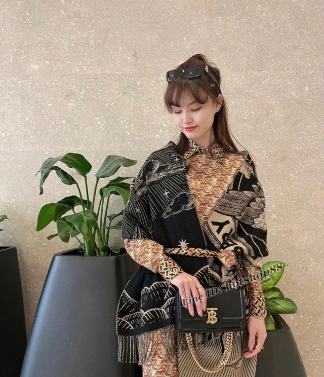 BURBERRY專櫃新款巴寶莉經典大格雙面提花羊絨圍巾 經典羊絨大格子披肩 mmyj1583